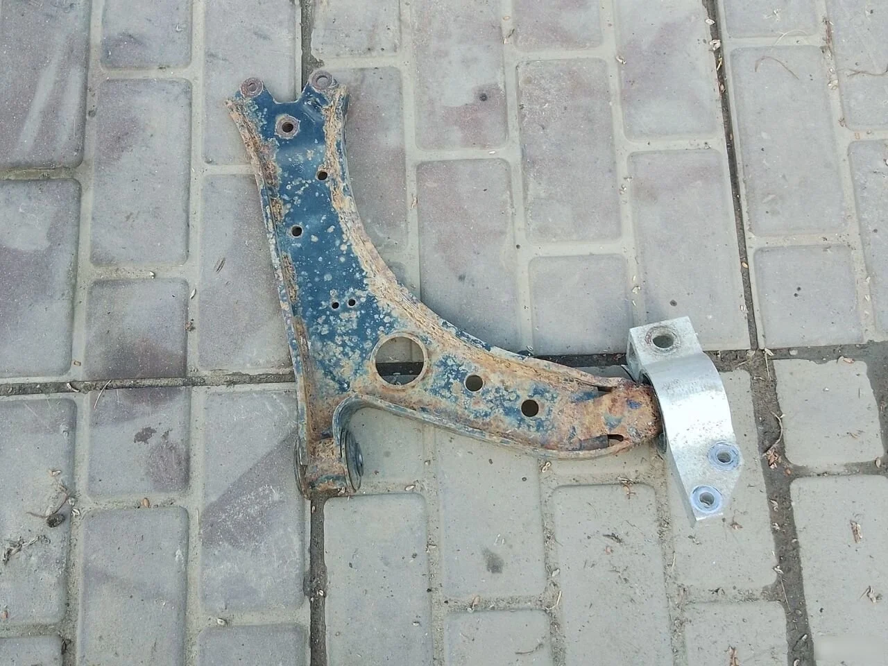 Рычаг подвески нижний левый Volkswagen Golf Plus I (2005—2009)