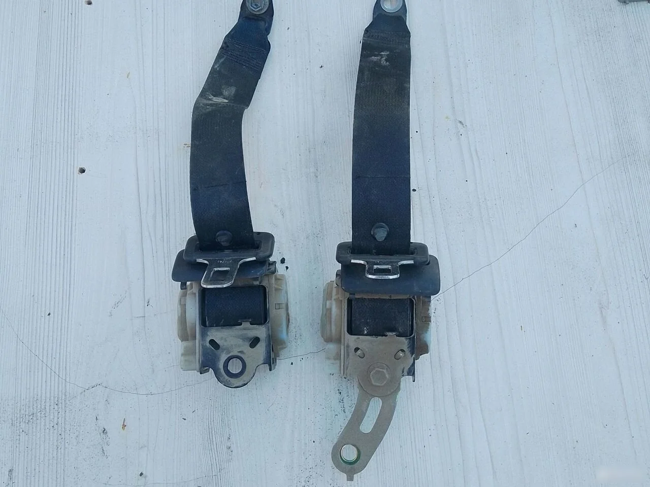 Ремень безопасности задний Toyota Avensis T250 (2003—2006)