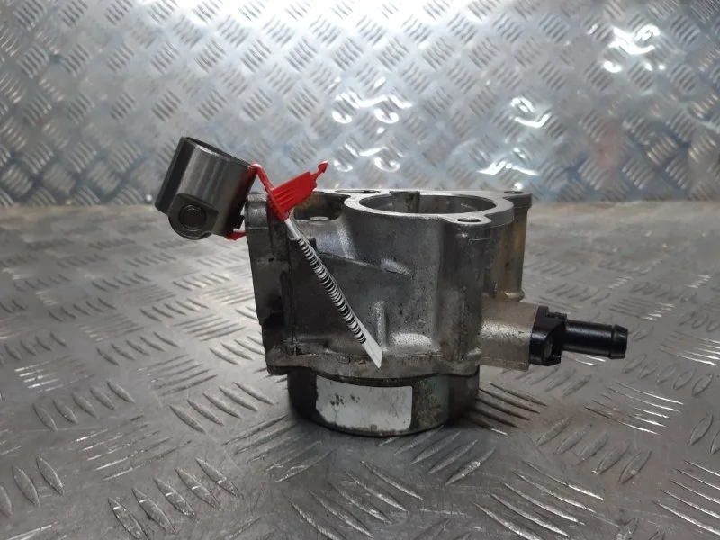 Вакуумный насос Volkswagen Passat B7