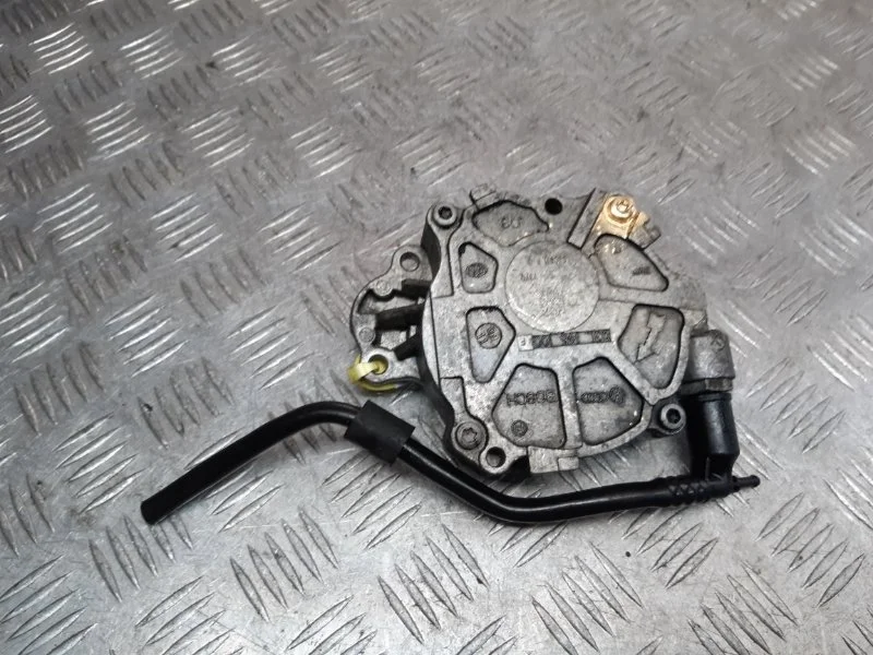 Вакуумный насос Volkswagen Passat B7