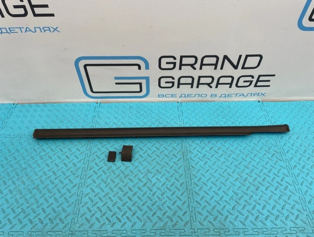 Молдинг стекла Mercedes-Benz Ml-Class 2002 A1637300724 W163 112.942 3.2, задний левый