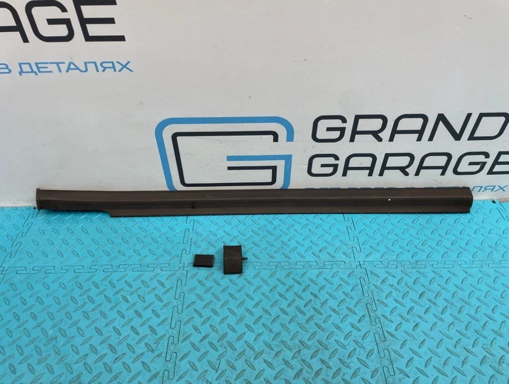 Молдинг стекла Mercedes-Benz Ml-Class 2002 A1637300824 W163 112.942 3.2, задний правый