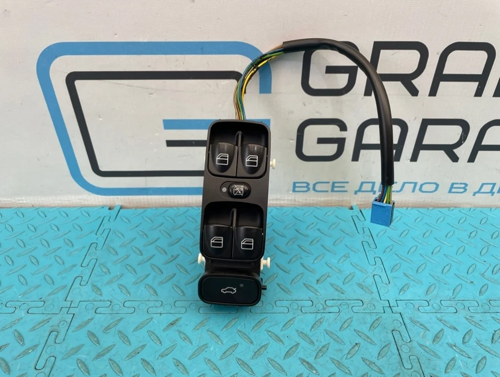 Блок стеклоподъемников Mercedes-Benz C-Class 2005 A2038210679 W203 271.948 1.8, передний правый