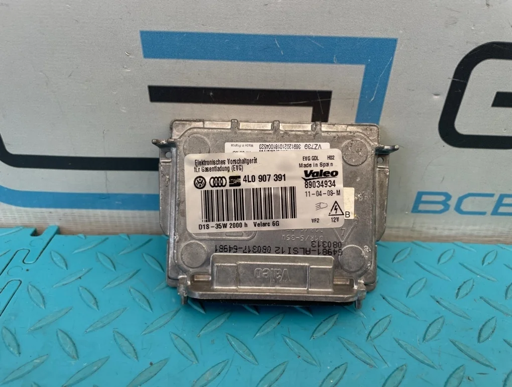 Блок розжига ксенона Audi Q7 2009 4L0907391 4LB BAR 4.2, правый