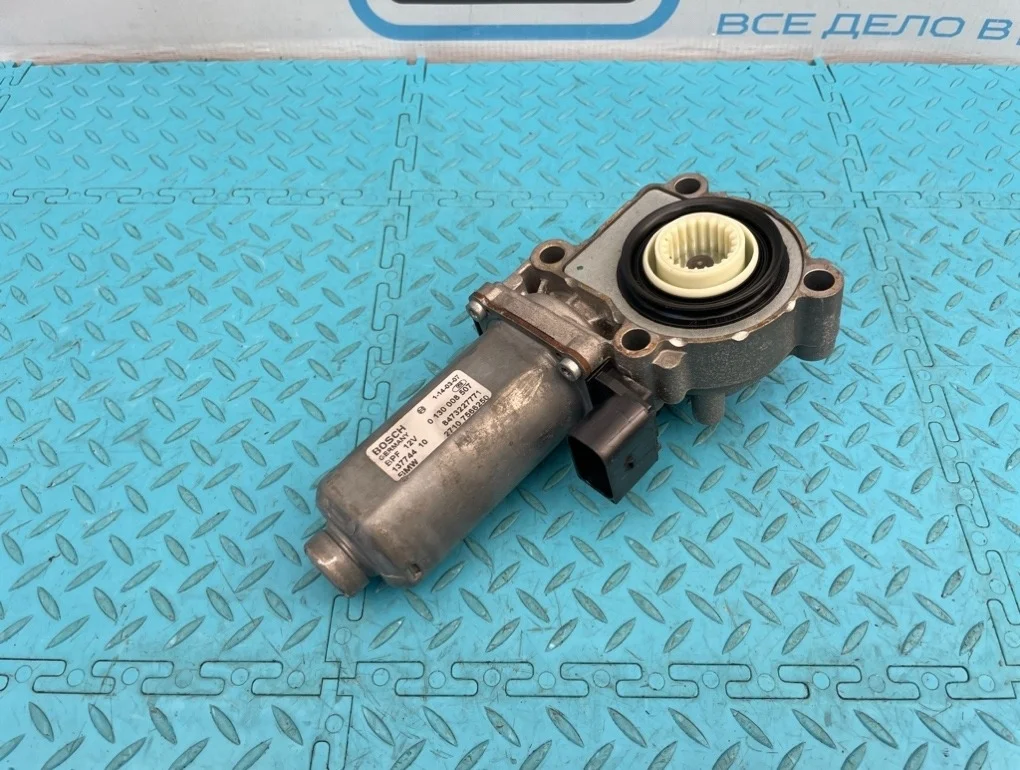 Моторчик раздатки Bmw X3 2007 27107566250 E83 N52B25A 2.5