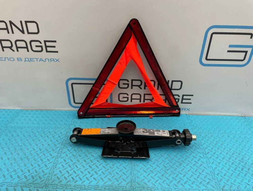 Набор инструментов Mercedes-Benz A-Class 2010 A1685830715 W169 266.940 1.7