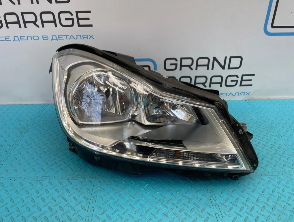 Фара Mercedes-Benz C-Class 2012 A2048205259 W204 271.820 1.8, правая