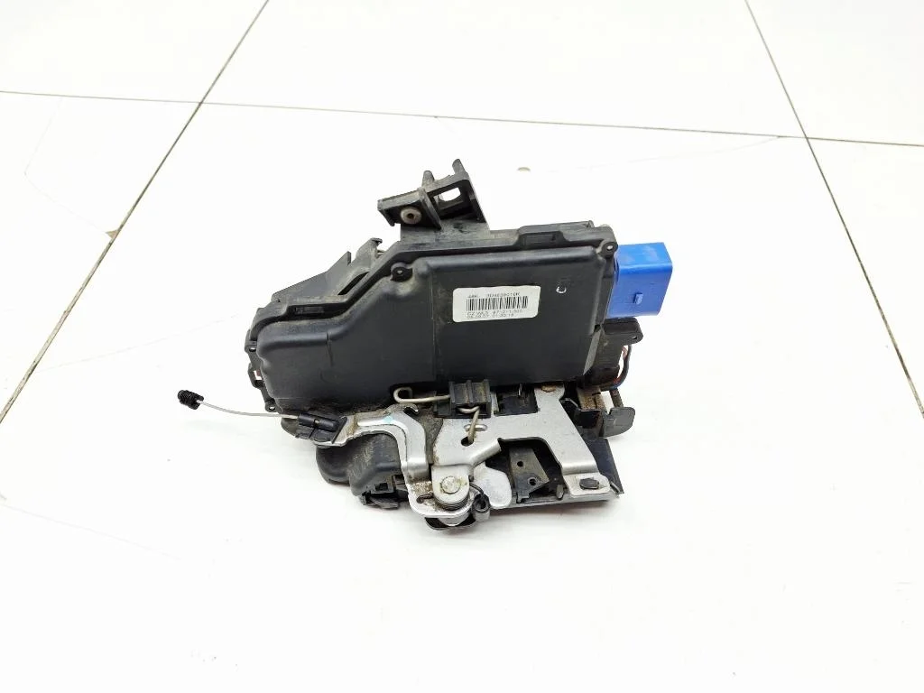 Замок двери задней правой Volkswagen Touareg 1