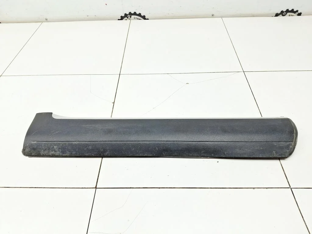 Накладка двери задней правой Volkswagen Touareg 1 2007 GP