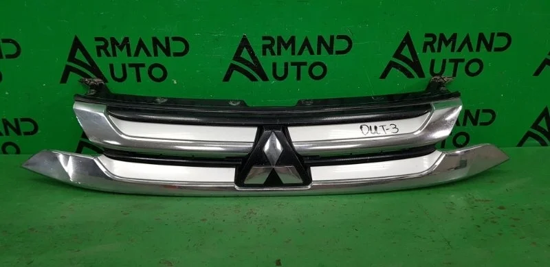 Решетка радиатора MITSUBISHI OUTLANDER 2015-2018 3