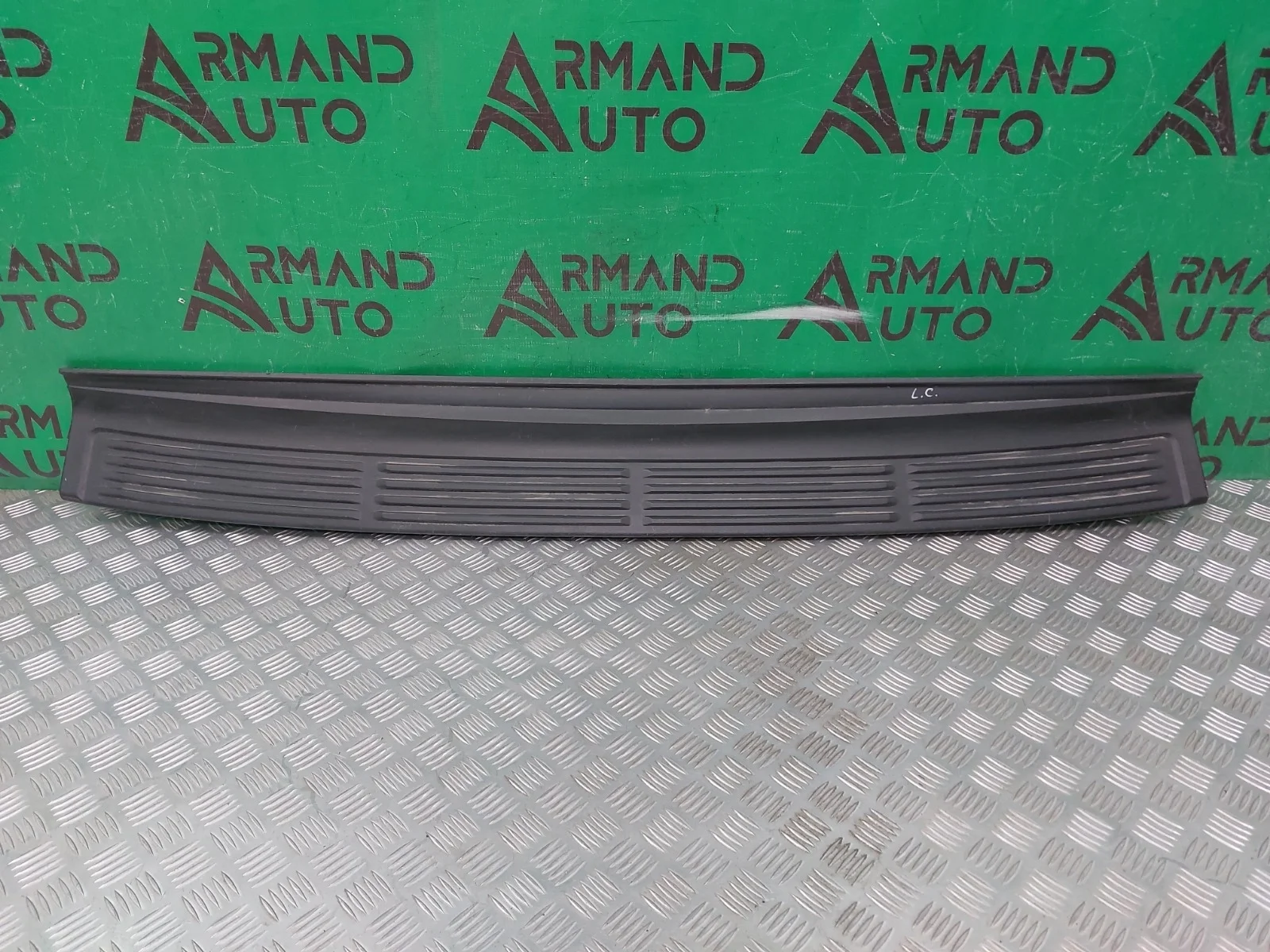 Накладка бампера верхняя LEXUS LX 2015-2023 URJ200