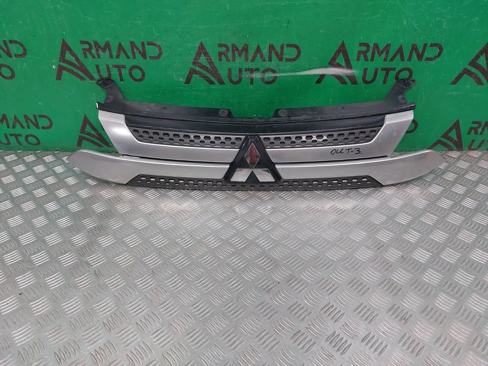 Решетка радиатора Mitsubishi Outlander 2018-нв 3