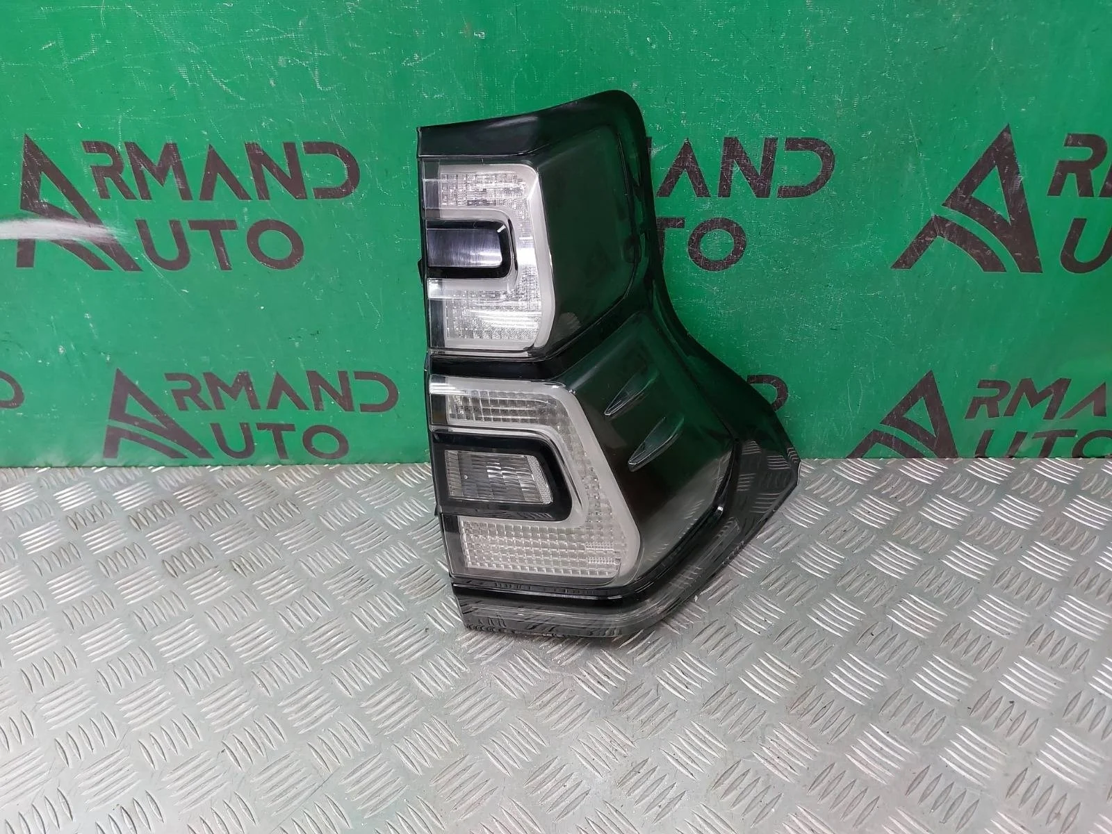 Фонарь Toyota Land Cruiser Prado 2017-нв 150