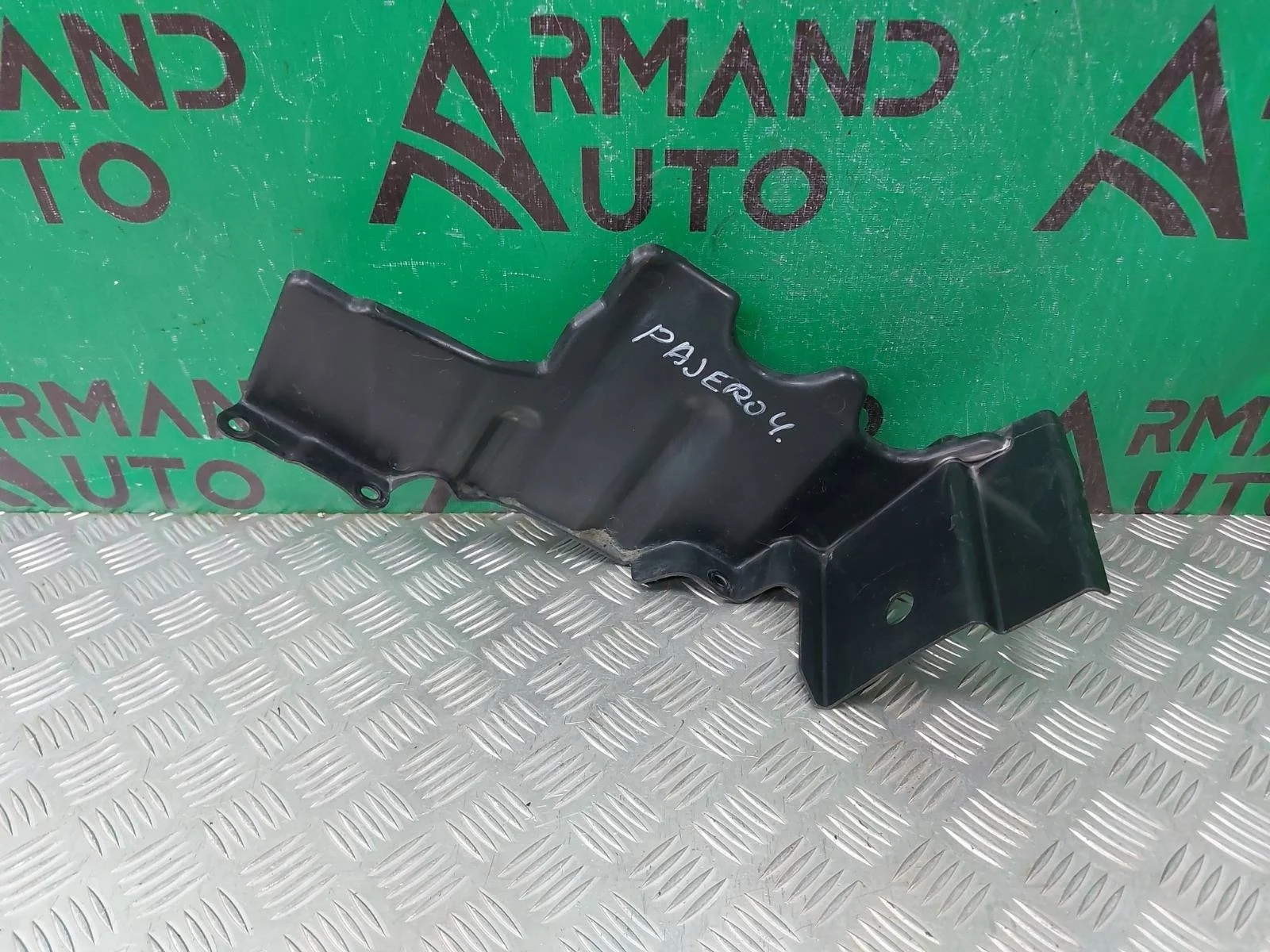 Пыльник бампера Mitsubishi Pajero Sport 2015-2021 3