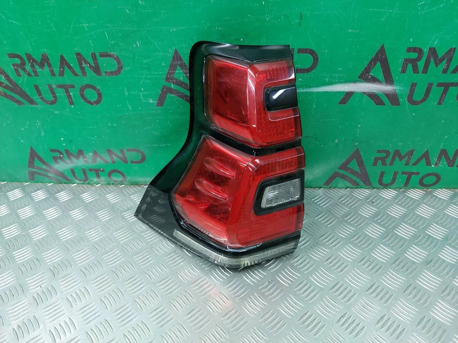 Фонарь Toyota Land Cruiser Prado 2017-нв 150