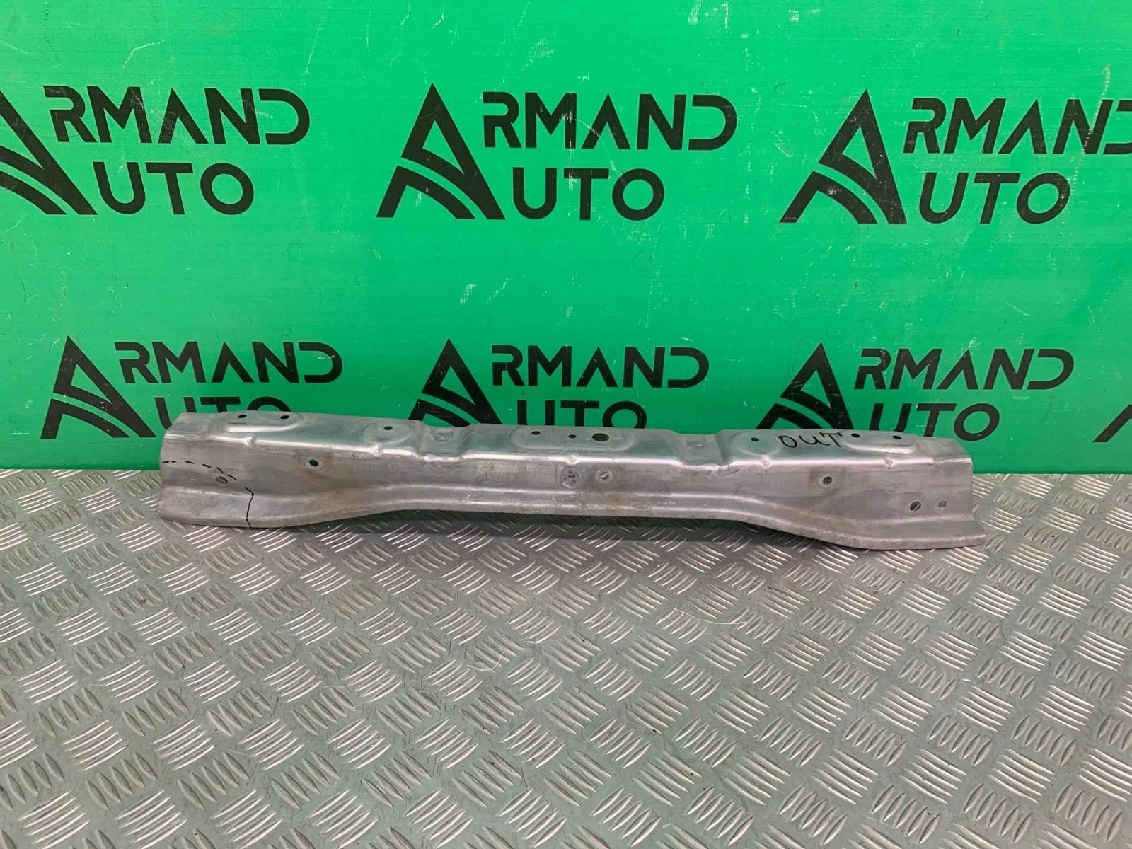 Усилитель бампера верхний Mitsubishi Outlander 2015-нв 3