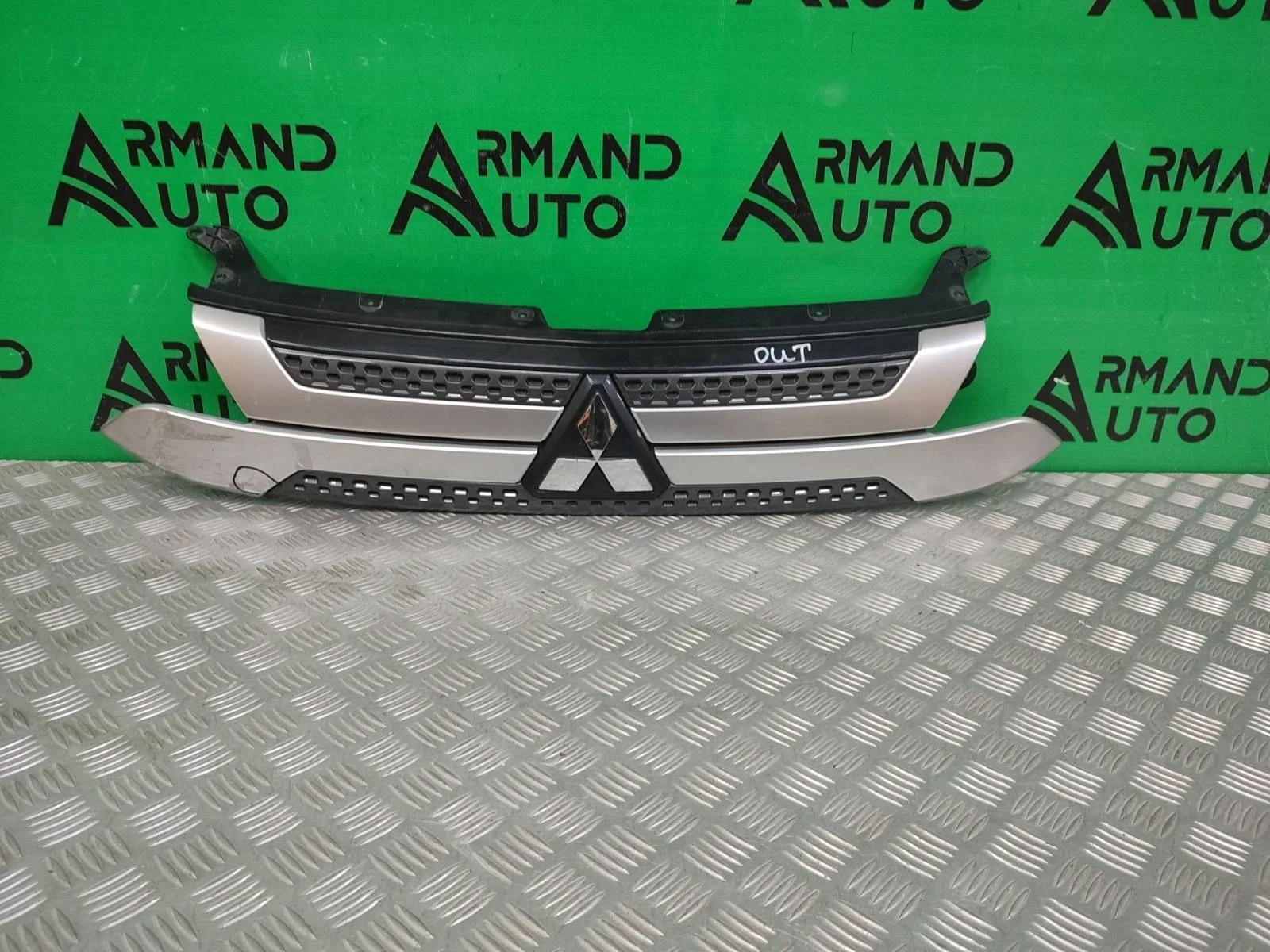 Решетка радиатора Mitsubishi Outlander 2018-нв 3