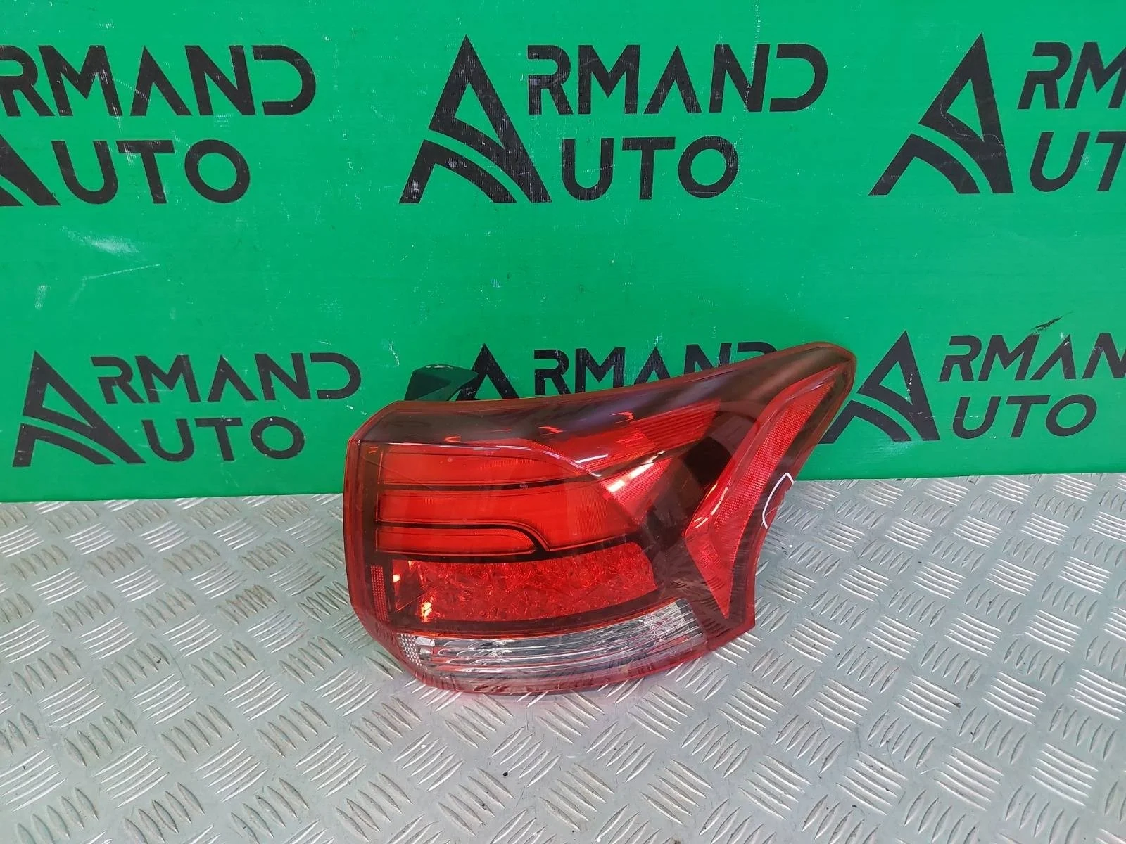 Фонарь внешний Mitsubishi Outlander 2015-нв 3