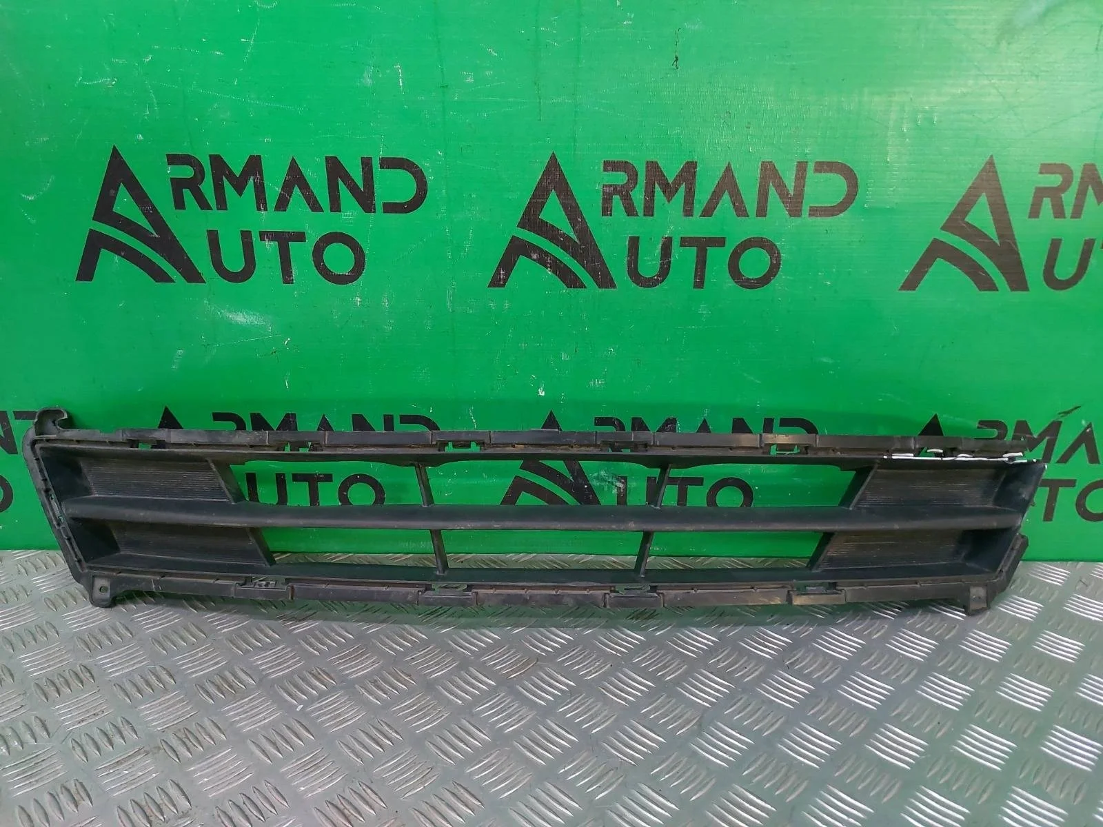 Решетка бампера Hyundai Solaris 2014-2017