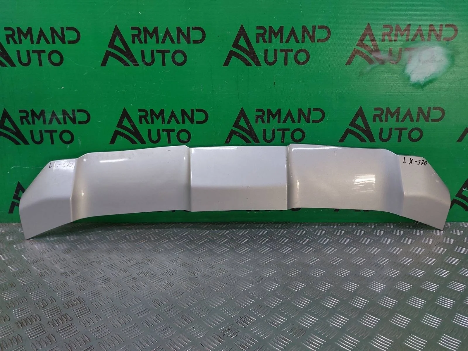 Накладка бампера Lexus LX 2015-2023 URJ200