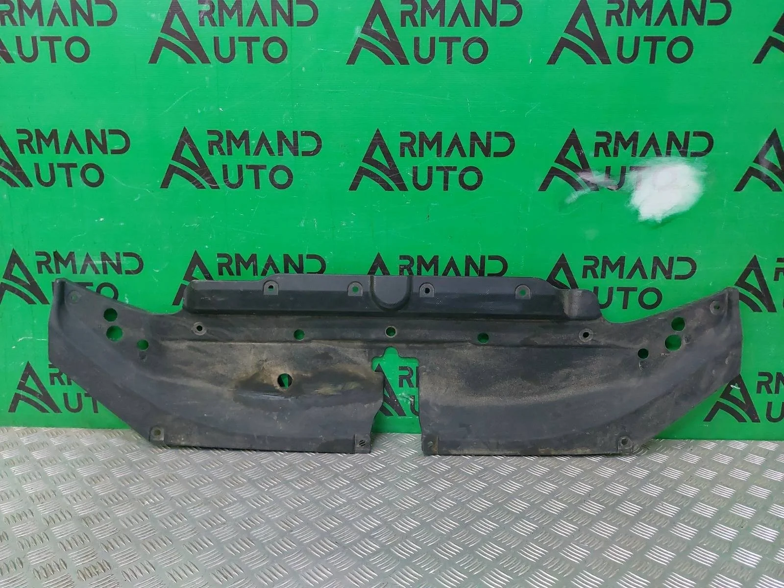 Кожух замка капота Toyota Land Cruiser Prado 2017-нв 150