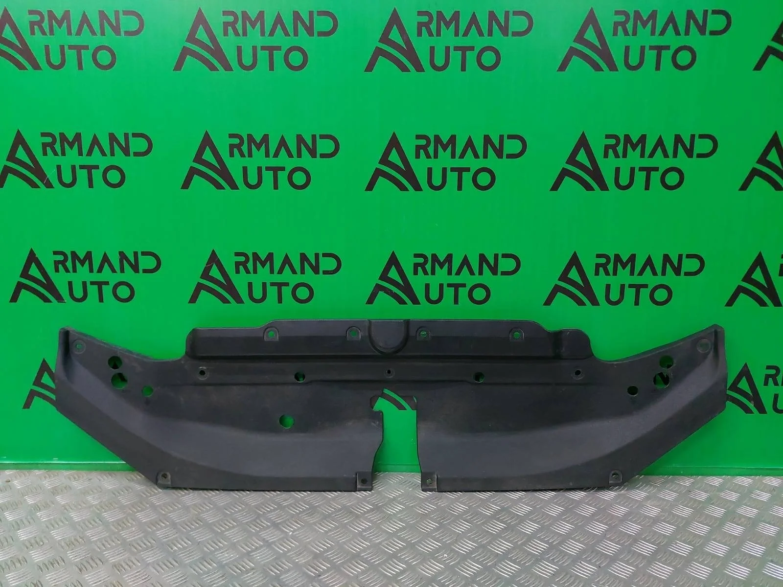 Кожух замка капота Toyota Land Cruiser Prado 2017-нв 150