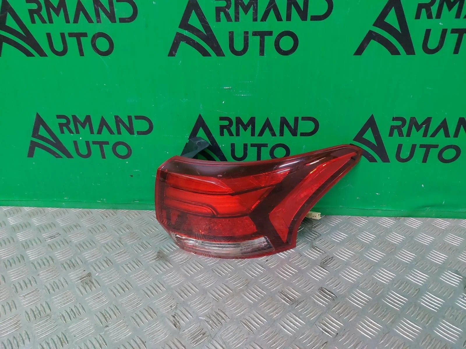 Фонарь внешний Mitsubishi Outlander 2015-нв 3