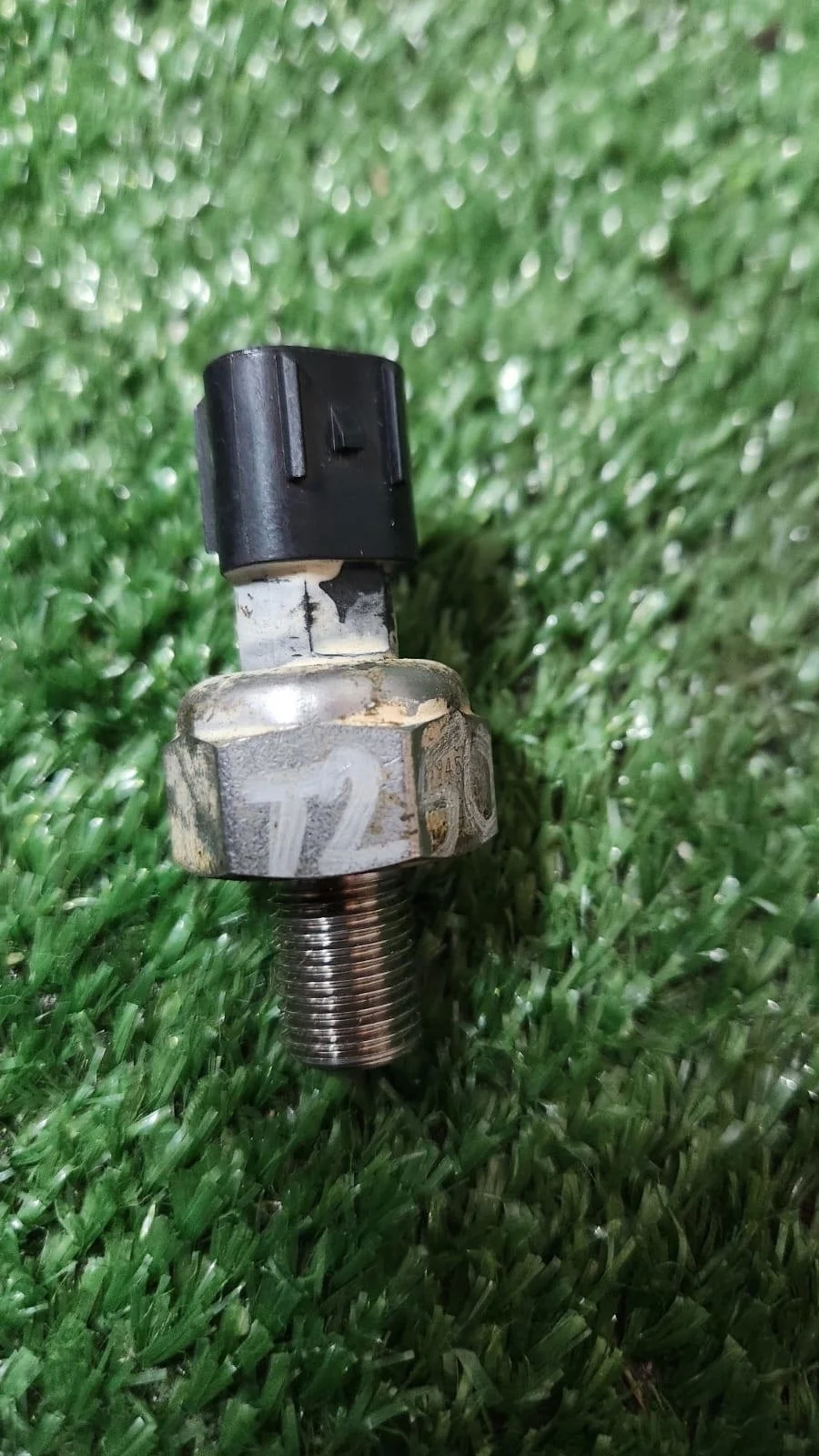 Б.у. датчик давления топлива TOYOTA AVENSIS AZT251 TOYOTA AVENSIS AZT251