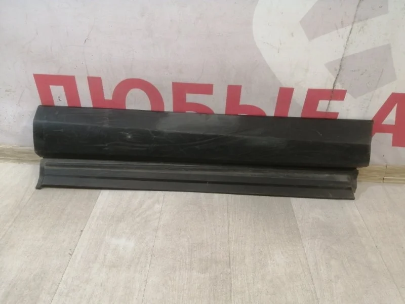 Накладка двери передняя правая Toyota RAV 4 XA40