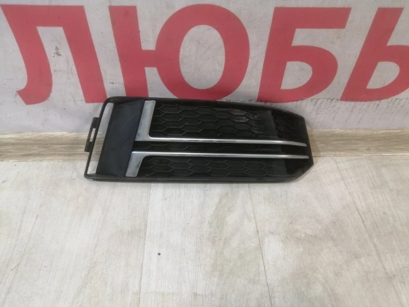 Решетка радиатора передняя правая Audi A4 B9