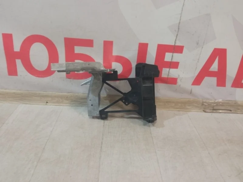 Кронштейн передний левый Mercedes GLC X253 2019-нв