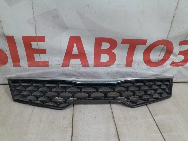 Решетка радиатора передняя Kia Rio 4 FB 2016-2020