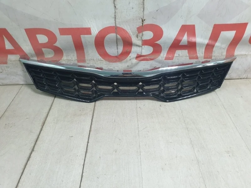 Решетка радиатора передняя Kia Rio 4 2020-нв