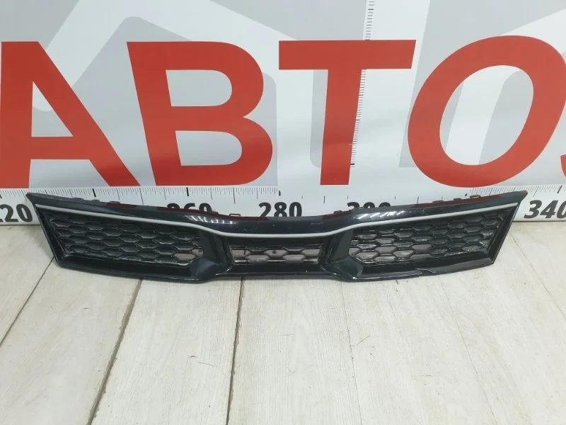 Решетка радиатора передняя Kia Rio 4 FB 2016-2020