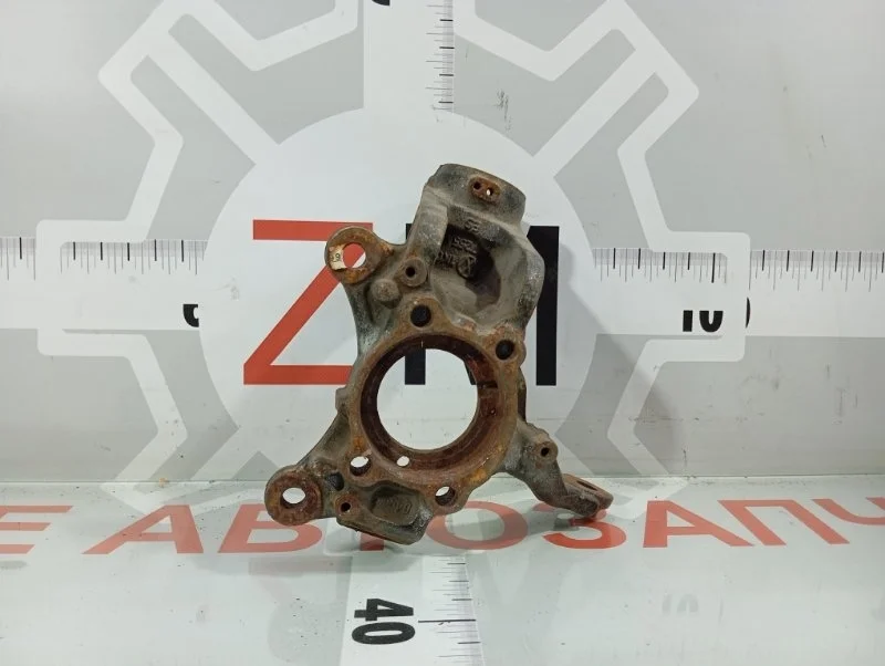 Кулак передний левый Volkswagen Touran 2010&gt;