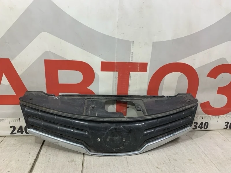 Решетка радиатора передняя Nissan Note E11 2009