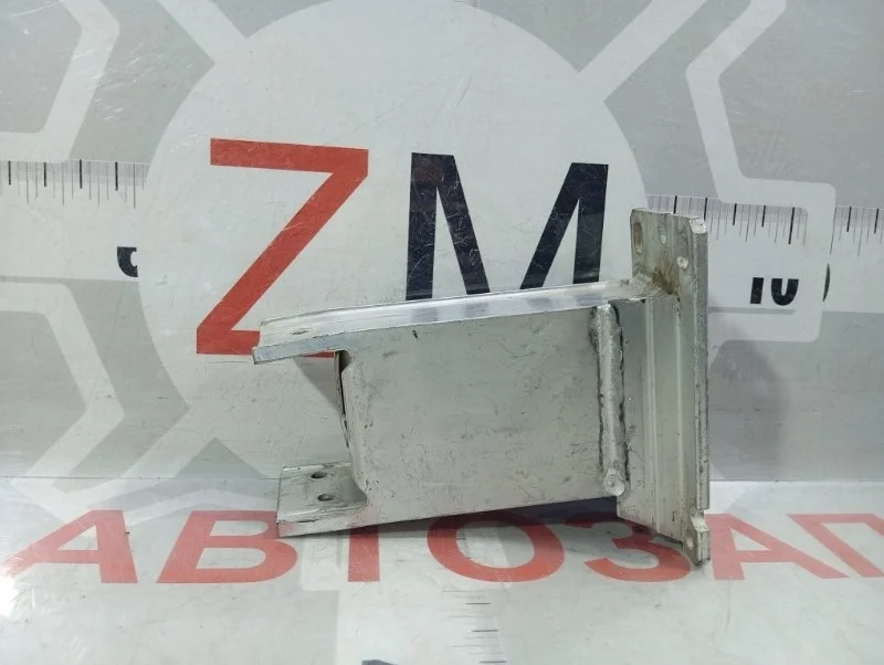 Кронштейн усилителя бампера передний левый Audi Q5