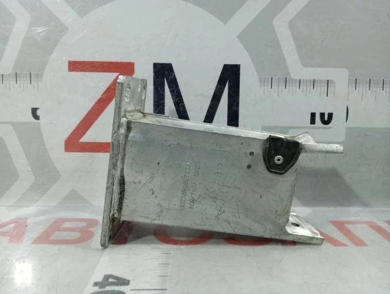 Кронштейн усилителя бампера передний левый Audi Q5