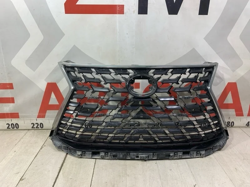 Решетка радиатора передняя Lexus Lx 3 2015-нв