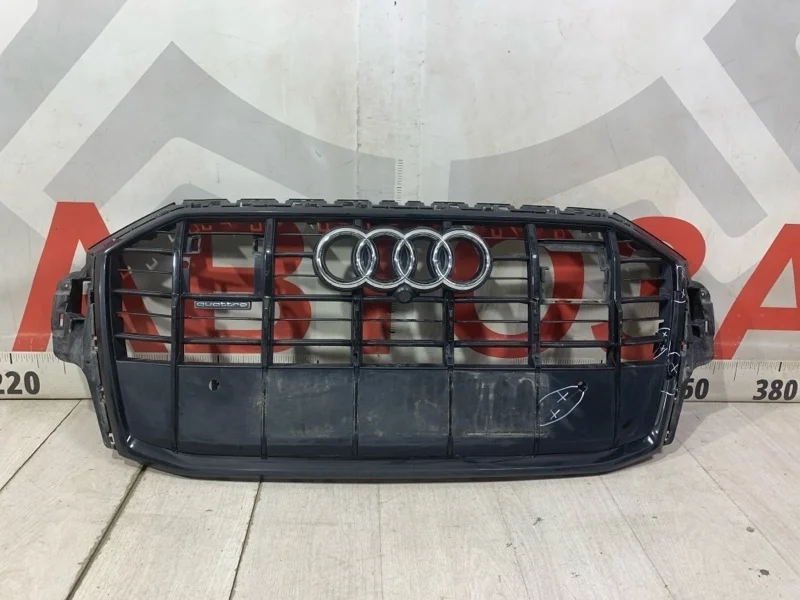 Решетка радиатора передняя Audi Q7 4M