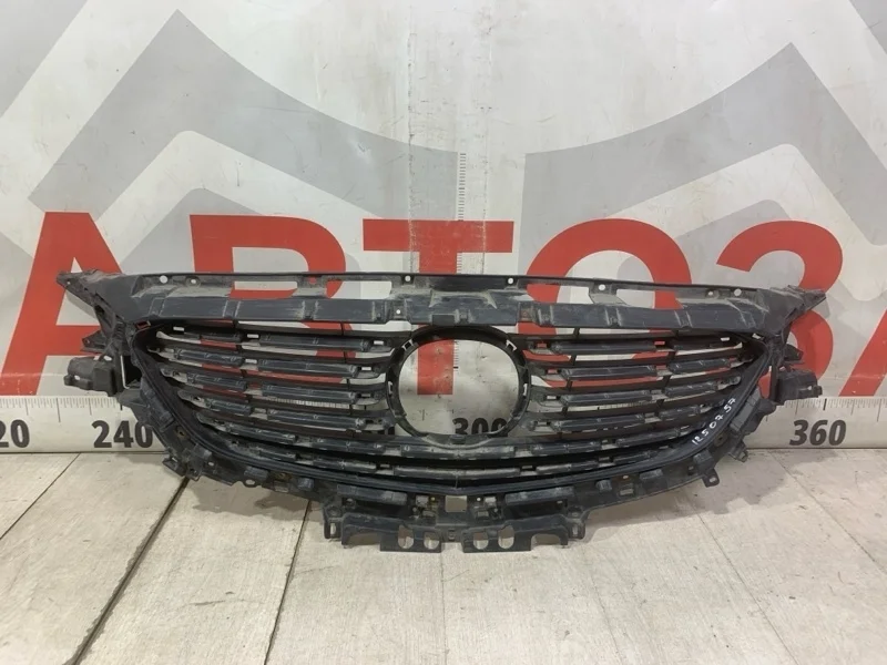 Решетка радиатора передняя Mazda 6 GJ