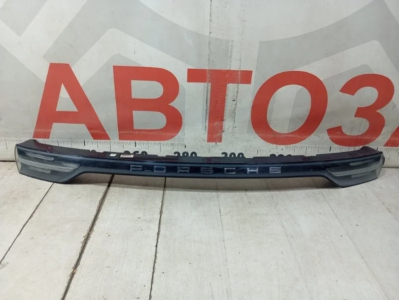 Фонарь крышки багажника задний Porsche Cayenne 3