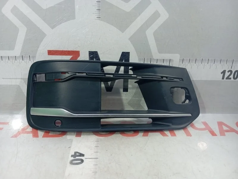 Решетка бампера передняя правая Audi Q7 4M