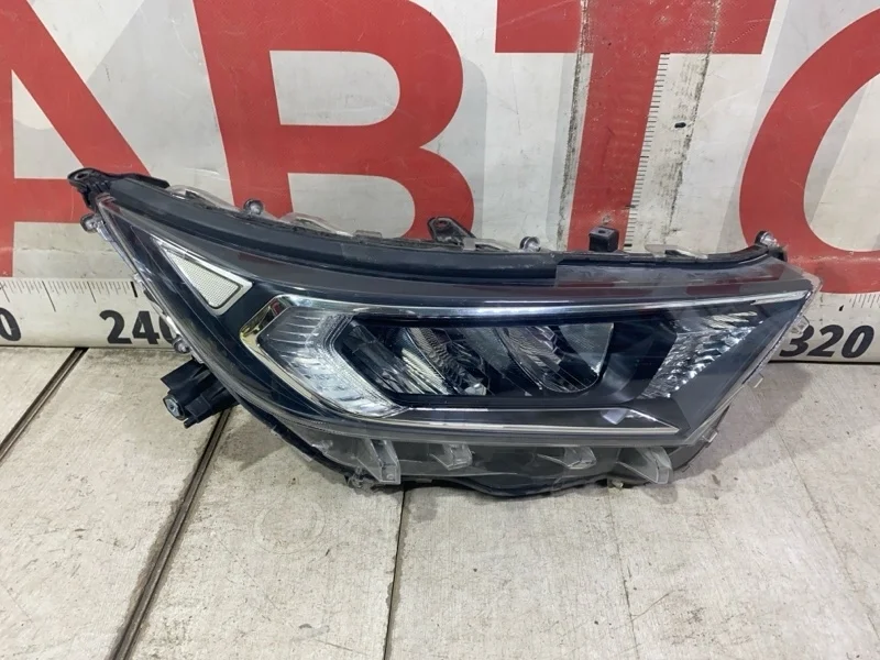 Фара передняя правая toyota RAV 4 2018-нв