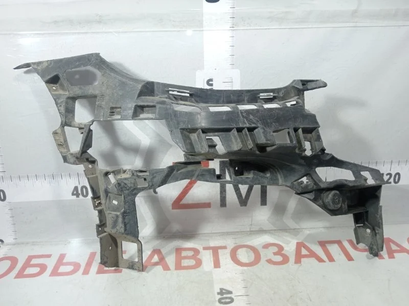 Кронштейн бампера передний правый Mercedes E-Class