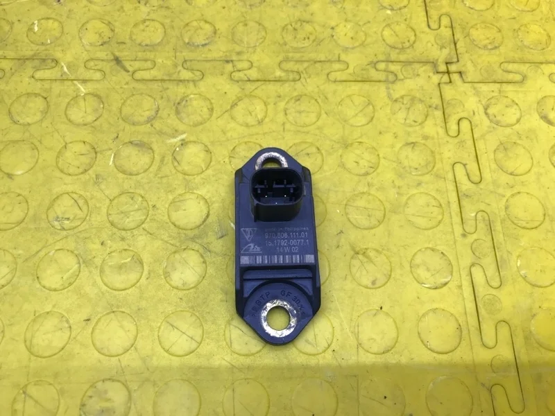 Датчик удара Porsche Panamera 2014 97060611101 970 CWAA