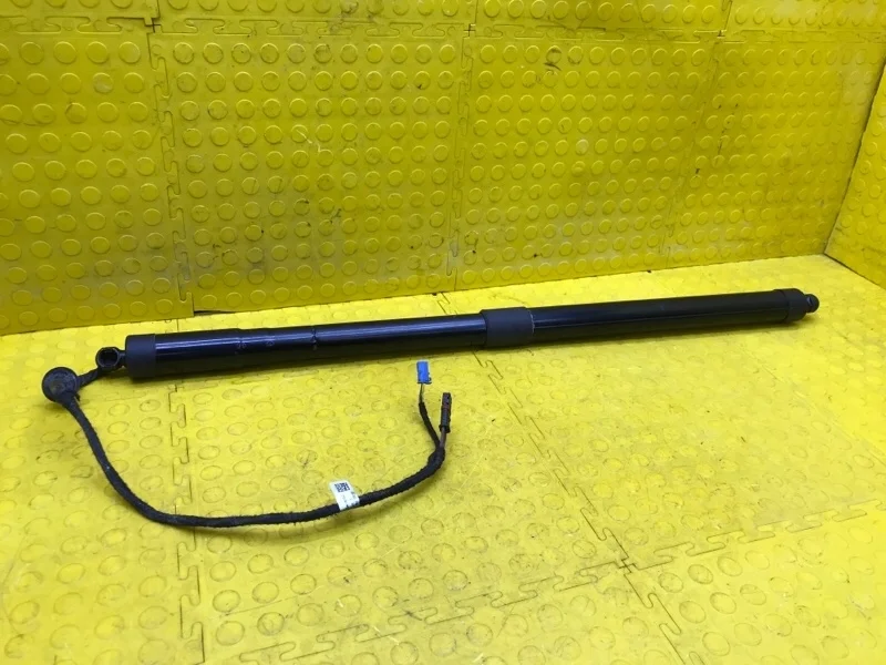 Амортизатор багажника Porsche Panamera 2014 97051257314 970 CWAA