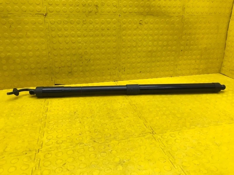 Амортизатор багажника Porsche Panamera 2014 97051257314 970 CWAA