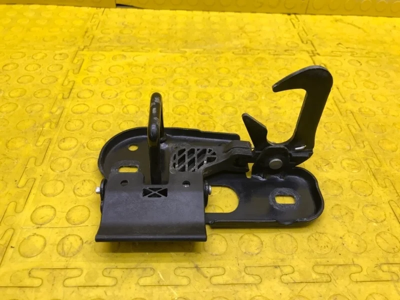 Крюк капота Porsche Panamera 2014 1T0823480A 970 CWAA