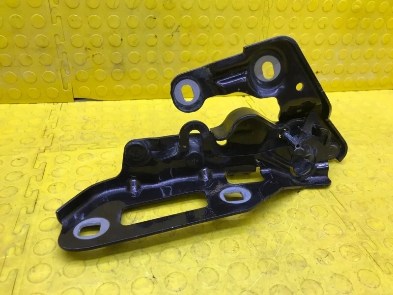 Петля капота Porsche Panamera 2014 97051115102 970 CWAA, левая